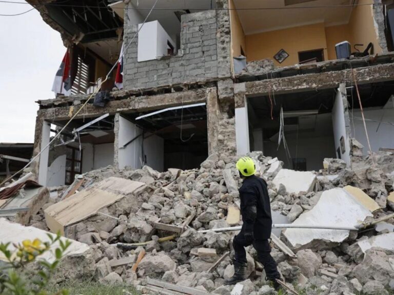Más de 100 réplicas tras el fuerte sismo de 7,7 que sacudió Panamá