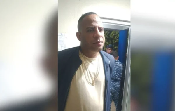 Detienen hombre acusado de disparar al aire con escopeta en Barahona