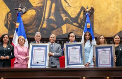 Diputados reconocen trayectoria de Niní Cáffaro, Leonel Lirio y Janina Rosado