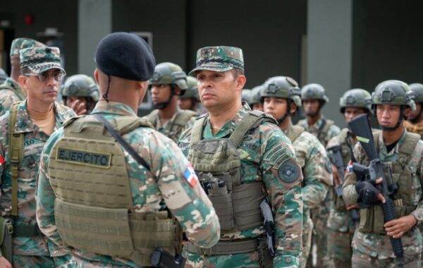 Ejército inspecciona vigilancia y controles de seguridad en la frontera sur