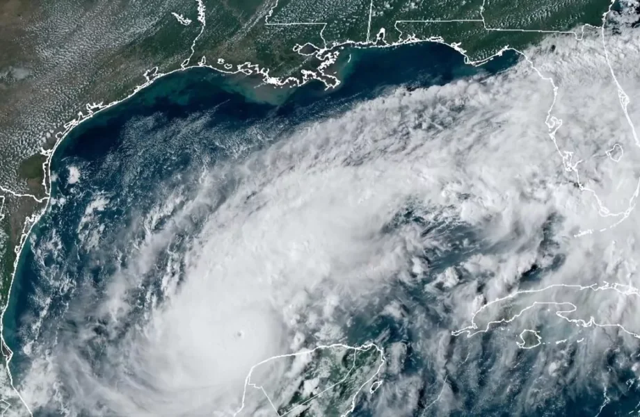El huracán Isaías, de categoría 2, toca tierra en Florida