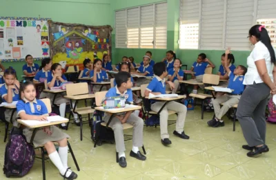 Ante las lluvias, Educación mantiene medidas preventivas y permite suspender clases en zonas de riesgo