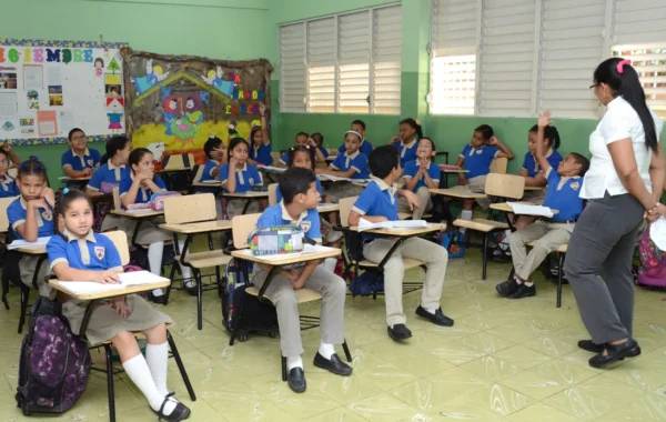Ante las lluvias, Educación mantiene medidas preventivas y permite suspender clases en zonas de riesgo
