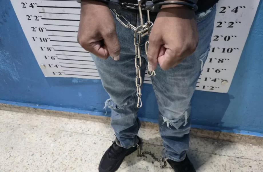 Extraditan a Estados Unidos dos dominicanos acusados de acoso cibernético y amenazas