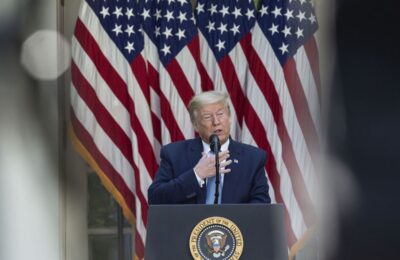 Trump arremete contra Obama después de que expresidente participara en mitin en Michigan