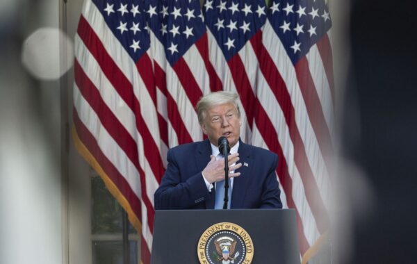 Trump arremete contra Obama después de que expresidente participara en mitin en Michigan