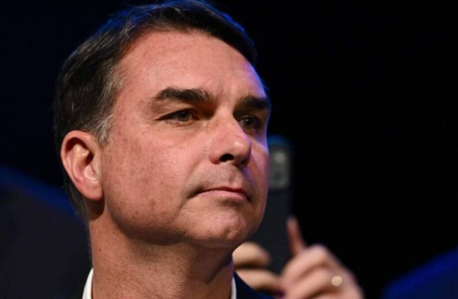 Flávio Bolsonaro borra carta en la que se declaraba presidente electo de Brasil