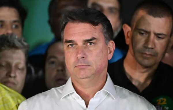 Flávio Bolsonaro se fuga a Estados Unidos, según varios medios brasileños