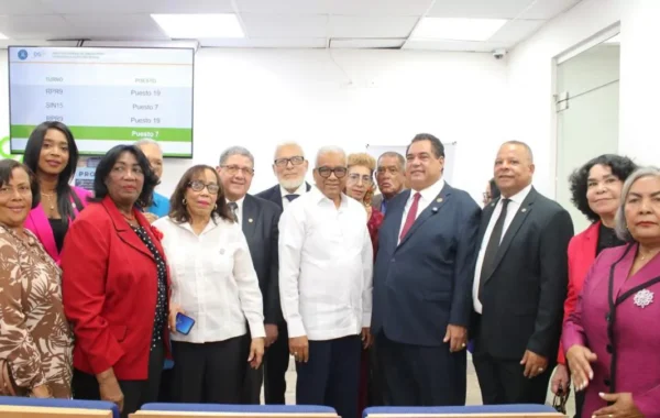 Gobierno otorga pensiones de RD$40,000 y seguro médico a notarios