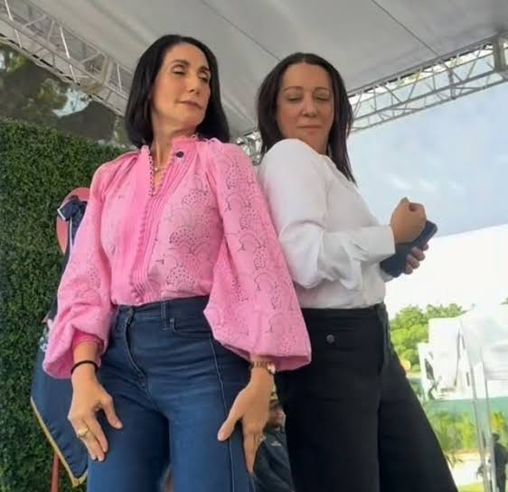 Raquel Arbaje baila al ritmo de Bulin 47 durante actividad contra el cáncer de mama