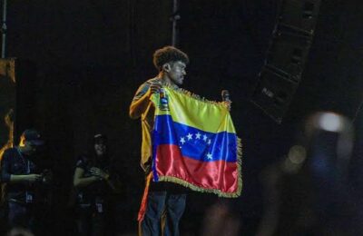 Barak paraliza Caracas tras convocar a más de 20 mil personas; 7,000 personas se quedaron fuera del recinto