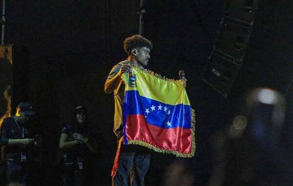 Barak paraliza Caracas tras convocar a más de 20 mil personas; 7,000 personas se quedaron fuera del recinto