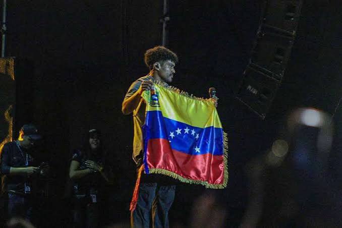 Barak paraliza Caracas tras convocar a más de 20 mil personas; 7,000 personas se quedaron fuera del recinto