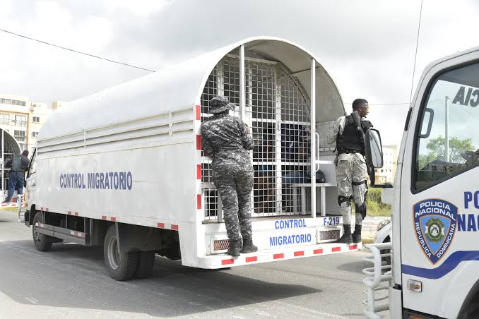 Migración anuncia operativos en fincas y someterá a la justicia a empleadores que contraten indocumentados