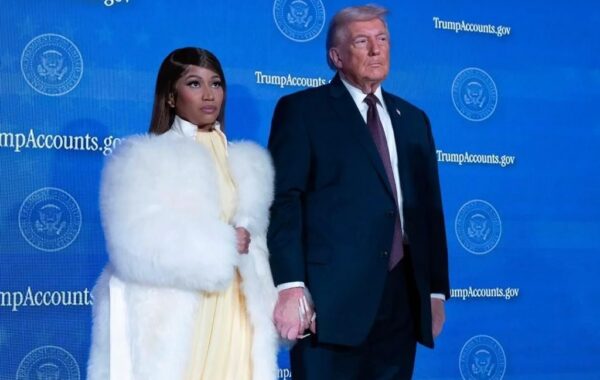 Nicky Minaj lleva a sus fans dentro del avion ´´Air Force One´´ antes de viajar con el presidente Trump