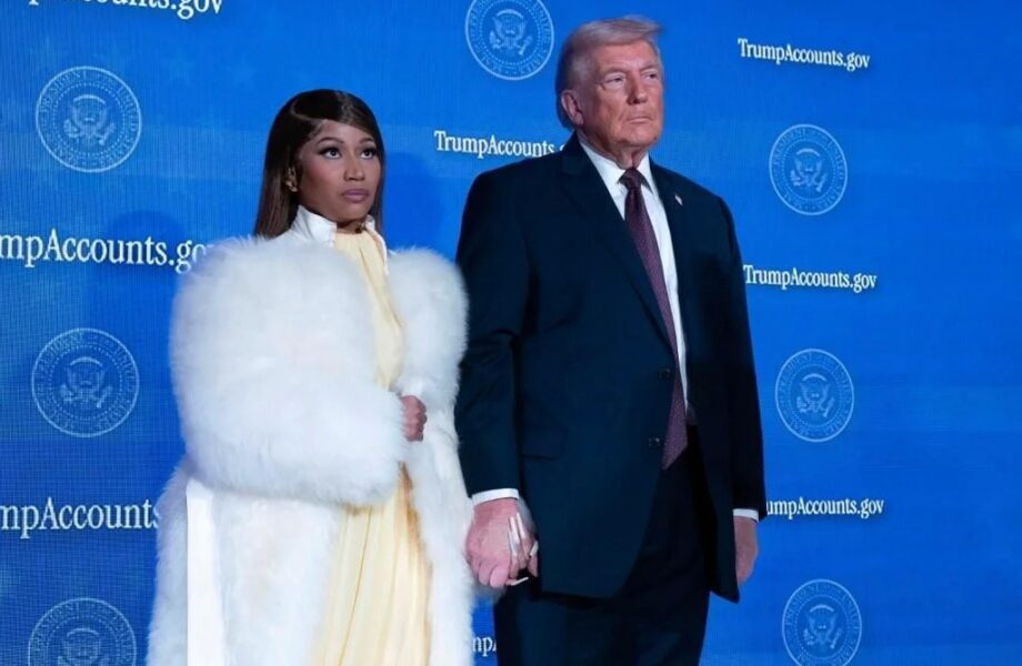 Nicky Minaj lleva a sus fans dentro del avion ´´Air Force One´´ antes de viajar con el presidente Trump