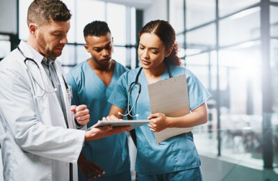 La OMS analiza los riesgos de cáncer y otras enfermedades según sexo y nivel económico