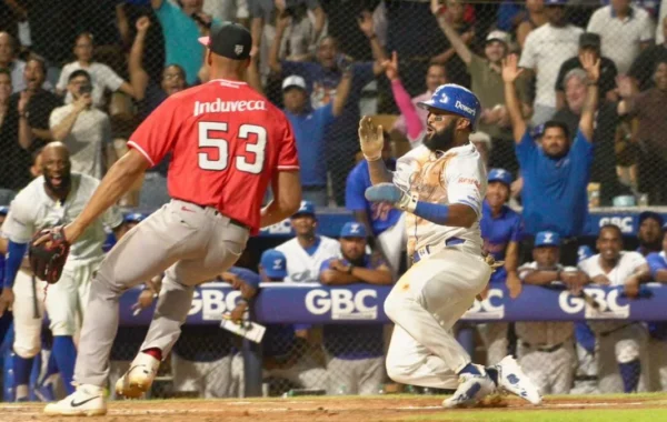 Licey vence 5-4 al Escogido; Bonifacio establece récord de carreras anotadas