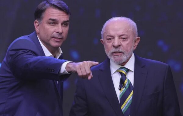 Lula y Bolsonaro empatan al 50 % de los votos en un sondeo a tres días de las elecciones