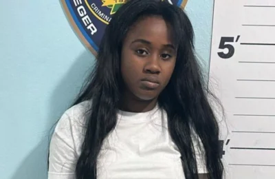 Policía arresta en Capotillo a mujer buscada por asociación de malhechores y robo