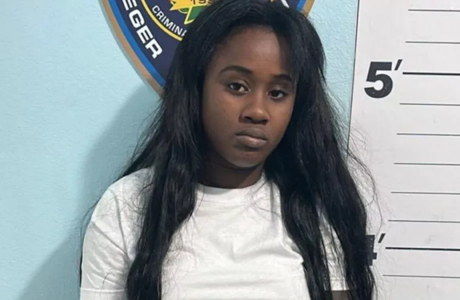 Policía arresta en Capotillo a mujer buscada por asociación de malhechores y robo