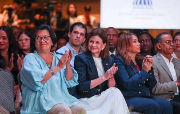 Raquel Peña destaca reducción de la pobreza y llama a ampliar oportunidades para las familias dominicanas