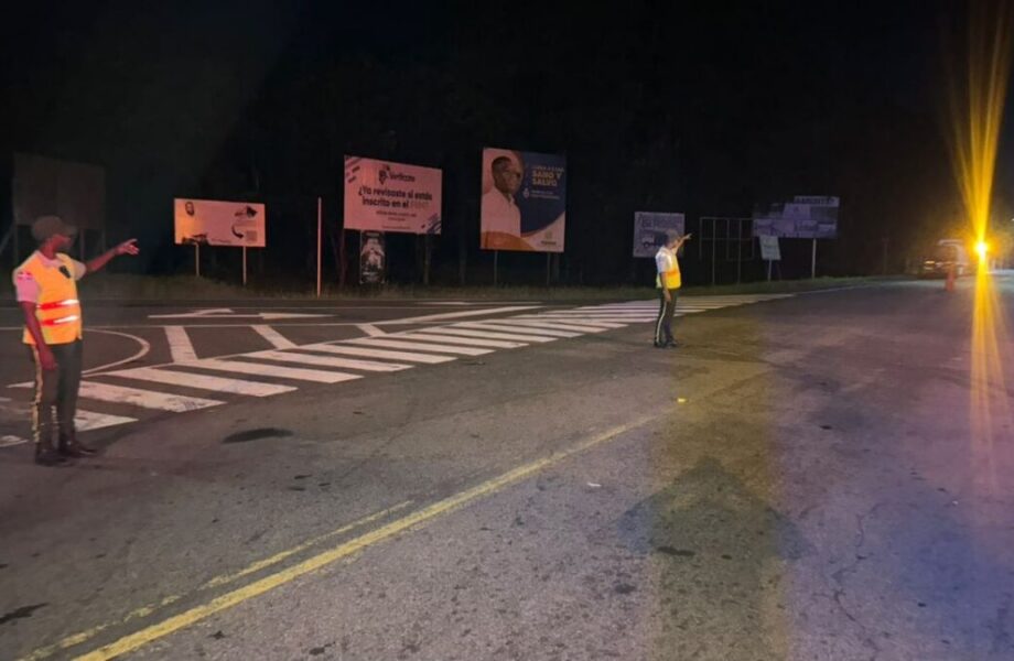 Restablecen tránsito en la Autopista del Nordeste tras descenso del río Yabacao