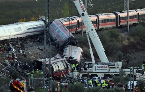 Elevan a 69 los muertos en accidente ferroviario de España y Sánchez promete aclarar «hasta el último detalle»