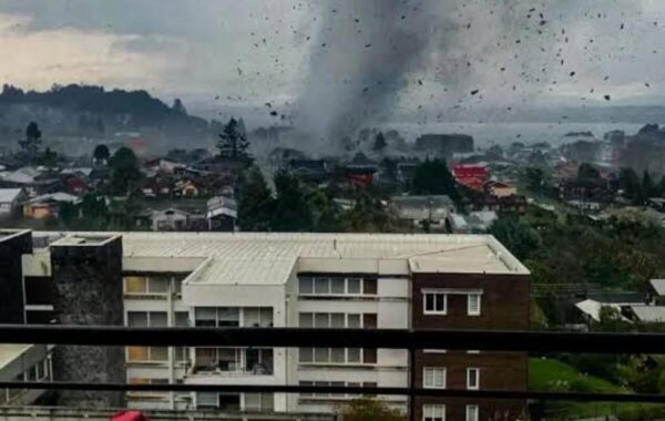 Tornado en zona central de Chile arrasa con un colegio y provoca daños a 25 viviendas