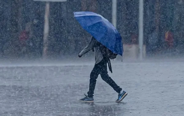 Vaguada provocará fuertes aguaceros este miércoles; reducen alertas meteorológicas